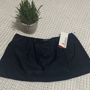 🏊 NWT Catalina swimwear black swim skirt 🏊 This could go with any top